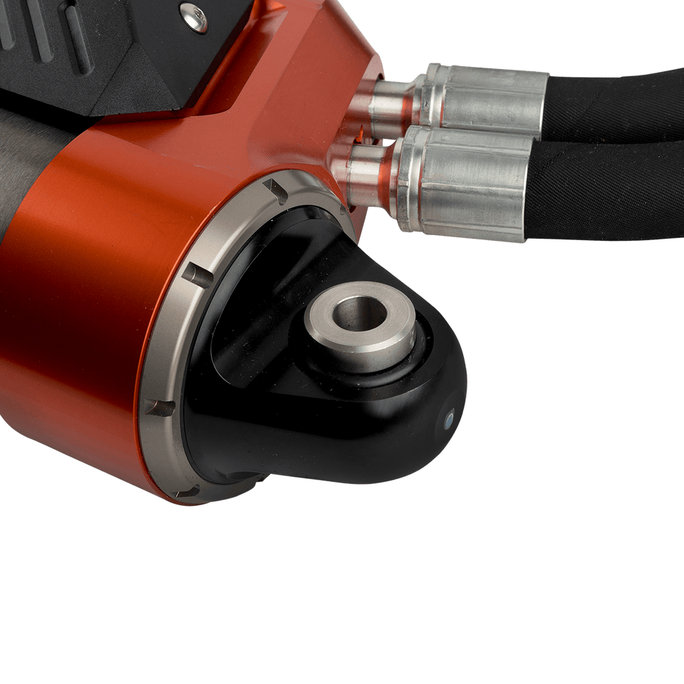 https://serenity-foxfactory.asset.akeneo.cloud/fox_asset_family/media/883_09_153_fox_truck_factory_race_live_valve_shocks_cu_c_1600x1600.png