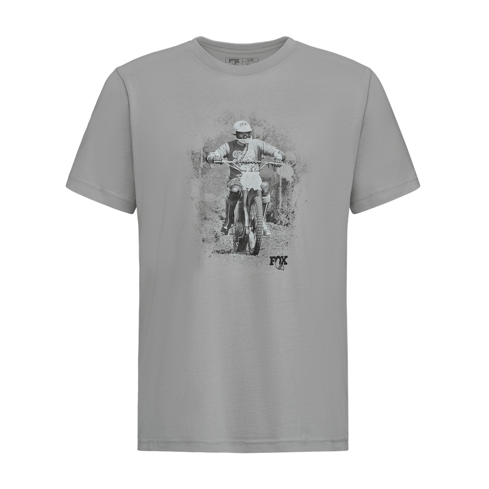 https://serenity-foxfactory.asset.akeneo.cloud/fox_asset_family/media/HERITAGE_T_SHIRT_GREY.png